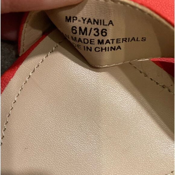 Red Max Studio Minimalist Sandal - Picture 11 of 11